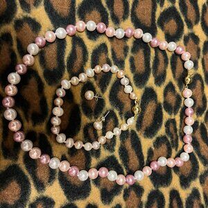 New Women's White/Pink/Beige Pearl Set includes Necklace, Bracelet and Earrings!